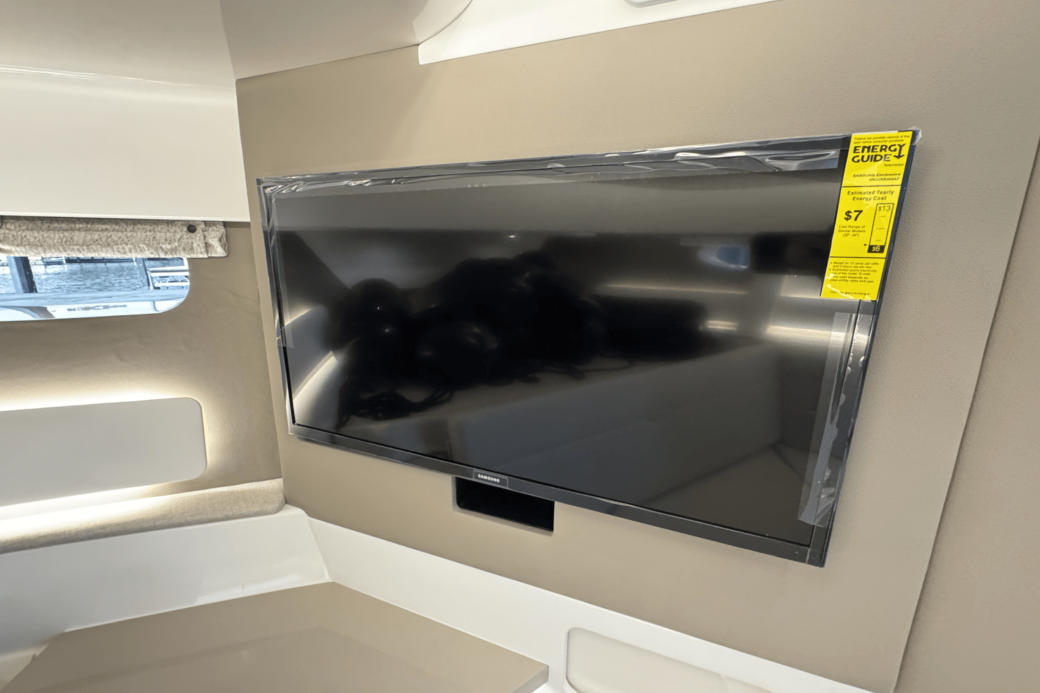 Slide: The Image of Sea Ray Sundancer 370 2024 - 17