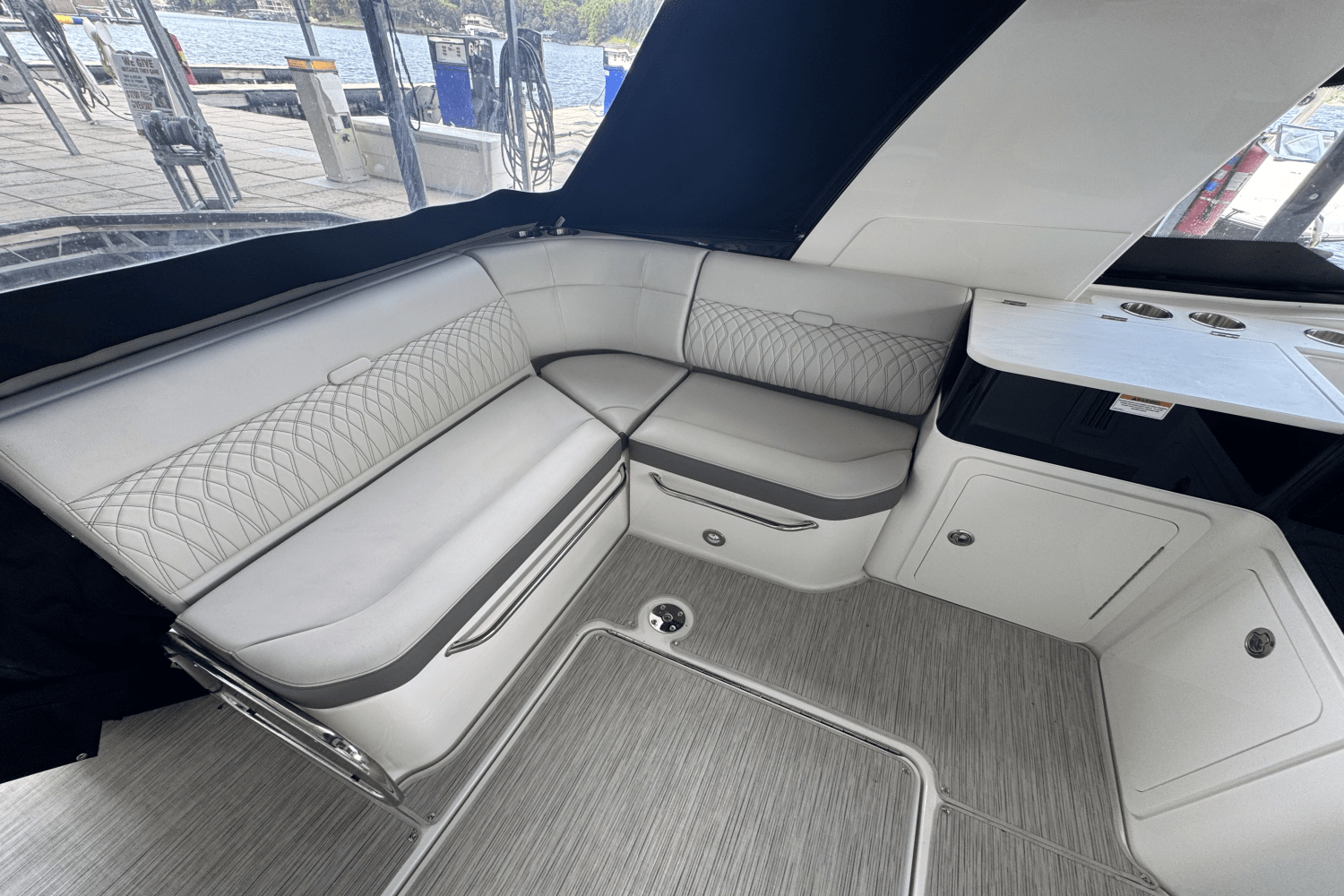 Slide: The Image of Sea Ray Sundancer 370 2024 - 2