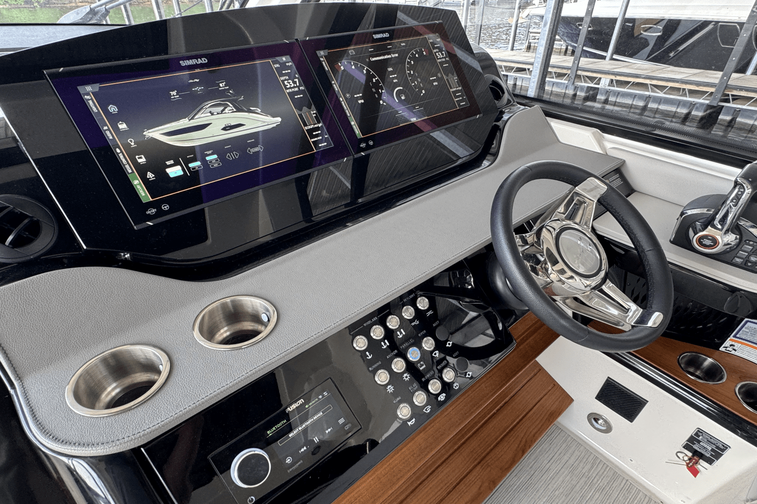 Slide: The Image of Sea Ray Sundancer 370 2024 - 22