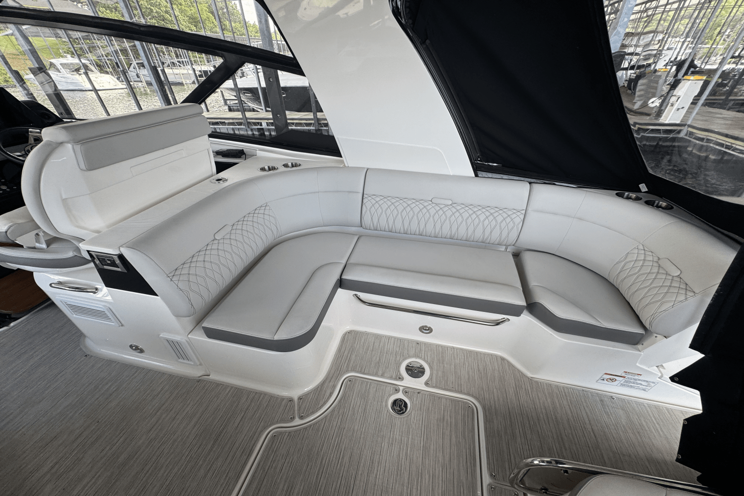 Slide: The Image of Sea Ray Sundancer 370 2024 - 3