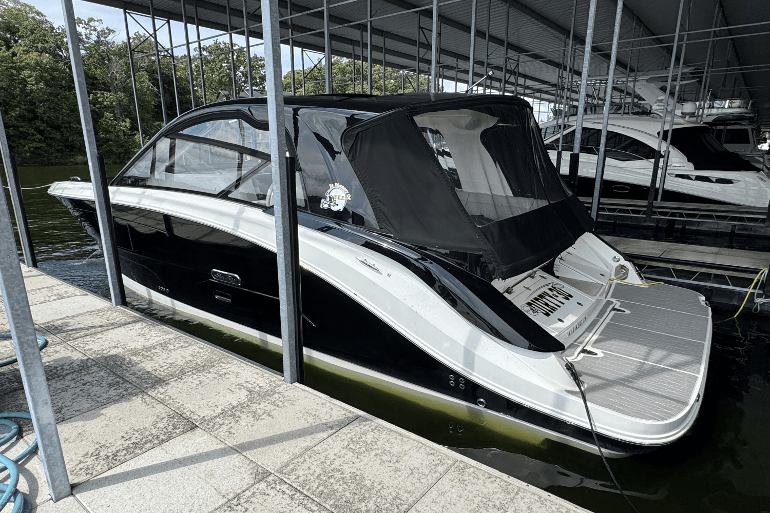 Slide: The Image of Sea Ray Sundancer 370 2024 - 7