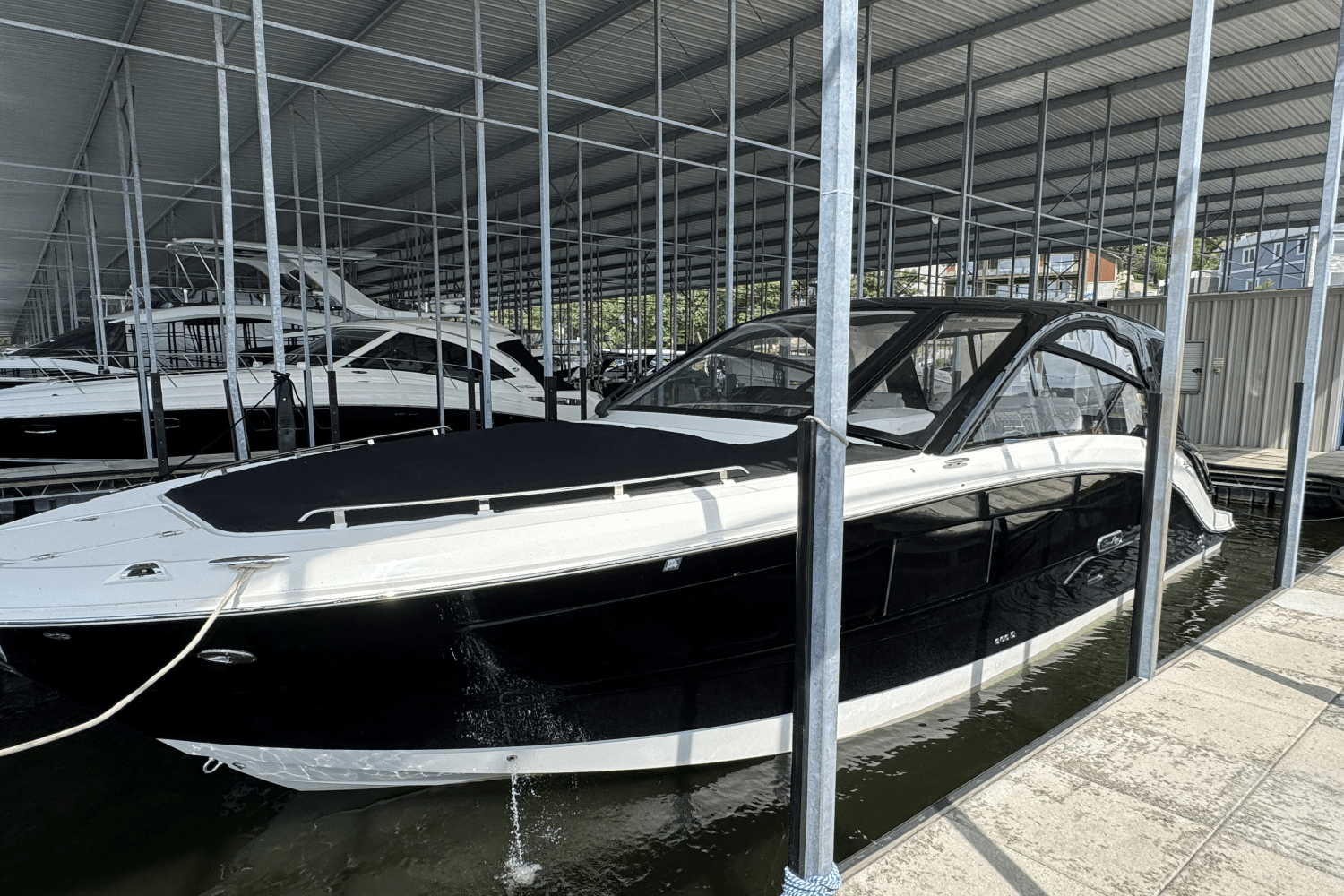 Slide: The Image of Sea Ray Sundancer 370 2024 - 8