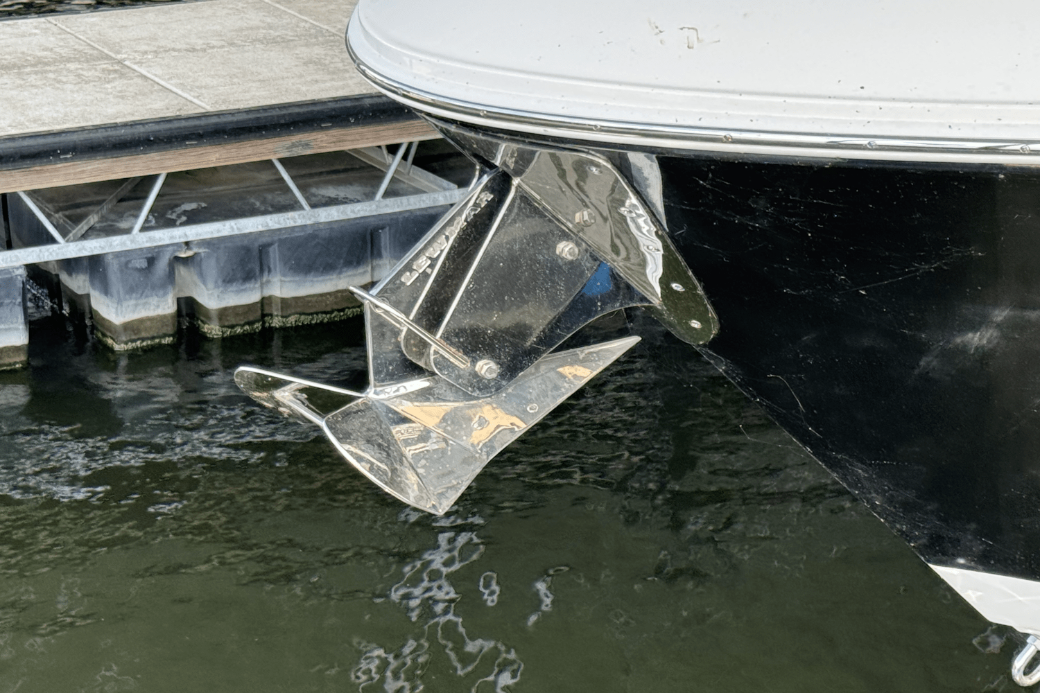 Slide: The Image of Sea Ray Sundancer 370 2024 - 9