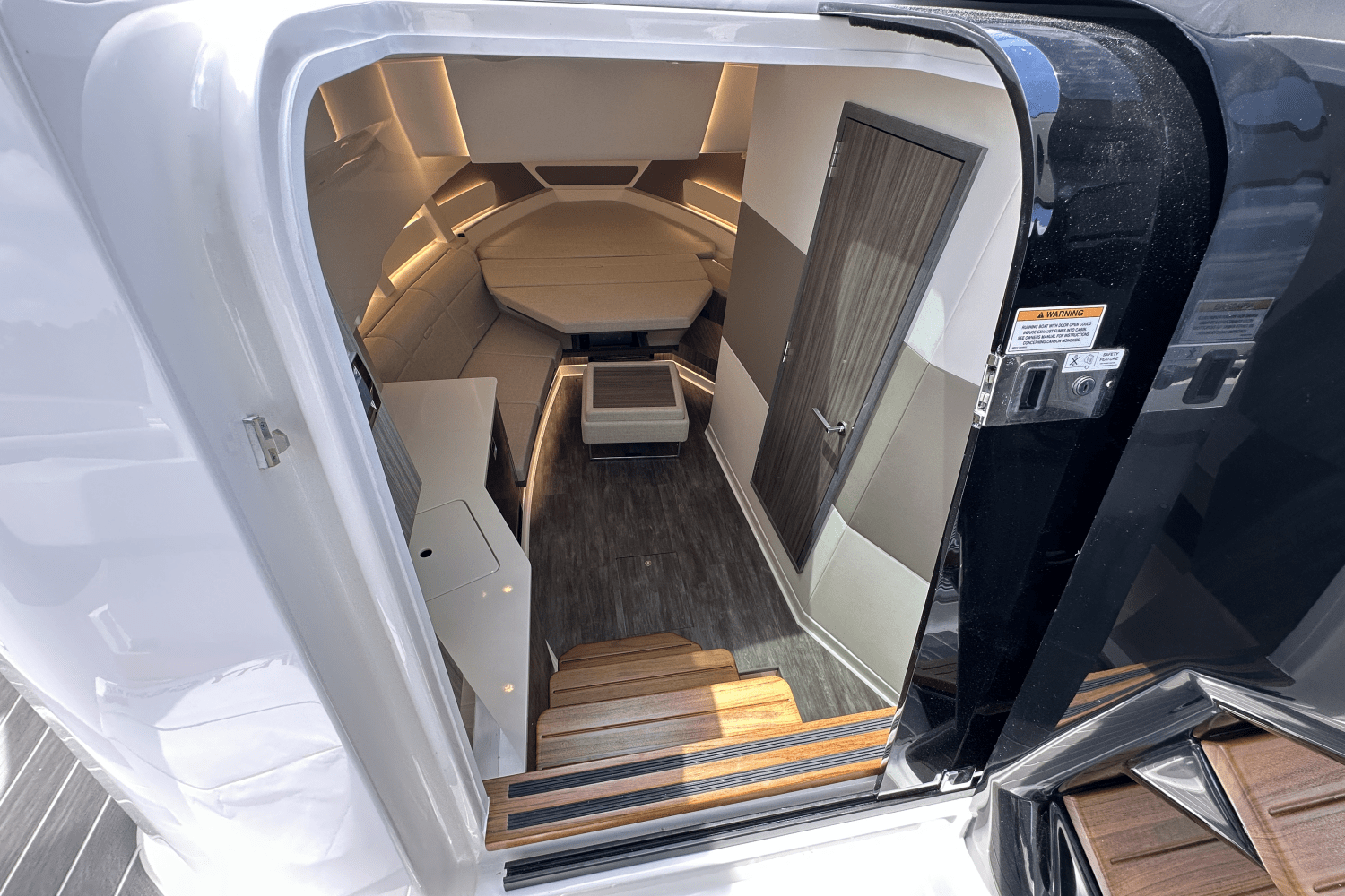 Slide: The Image of Sea Ray Sundancer 370 2025 - 10