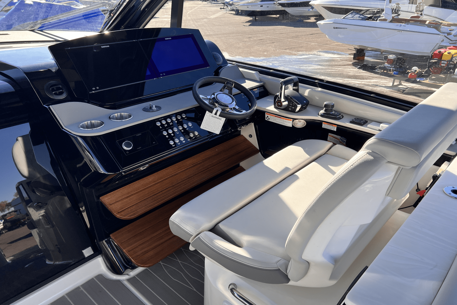 Slide: The Image of Sea Ray Sundancer 370 2025 - 10