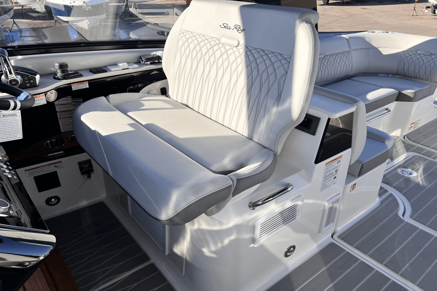 Slide: The Image of Sea Ray Sundancer 370 2025 - 14
