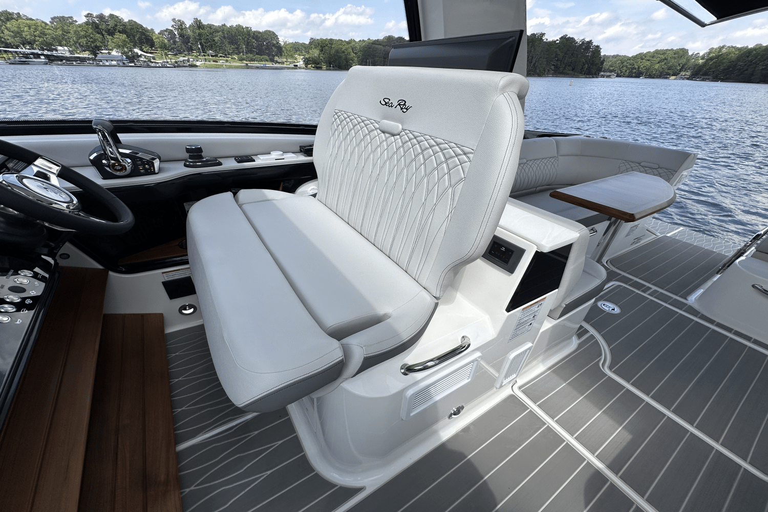 Slide: The Image of Sea Ray Sundancer 370 2025 - 23