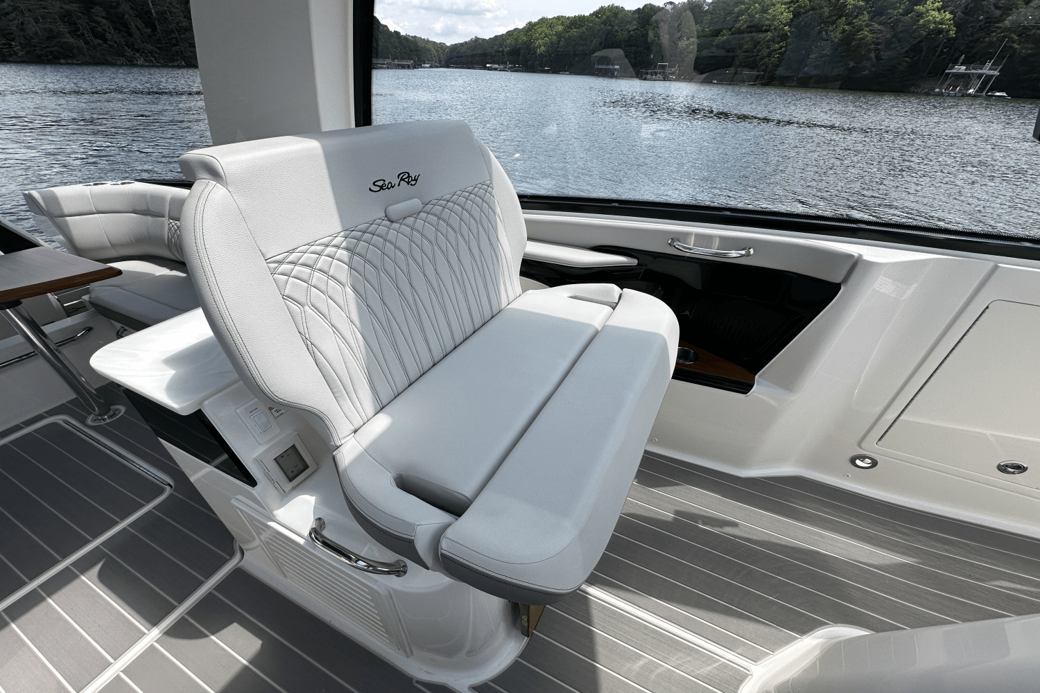 Slide: The Image of Sea Ray Sundancer 370 2025 - 25