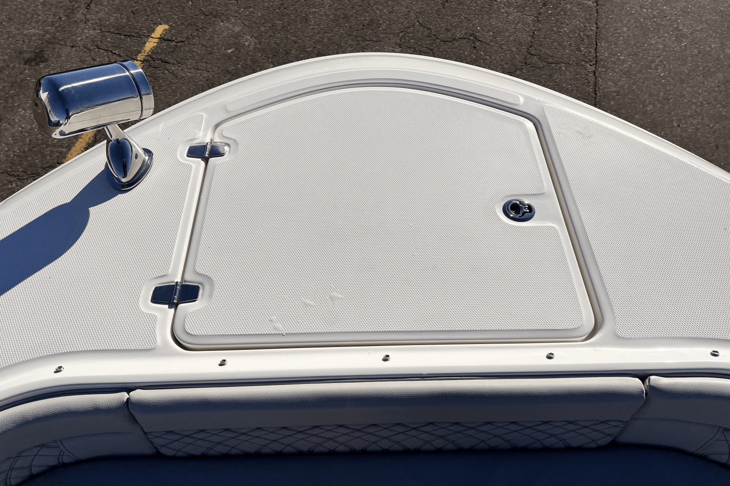 Slide: The Image of Sea Ray Sundancer 370 2025 - 25