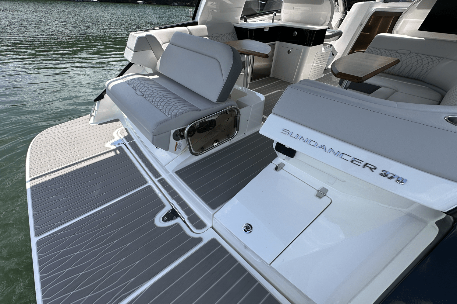 Slide: The Image of Sea Ray Sundancer 370 2025 - 31