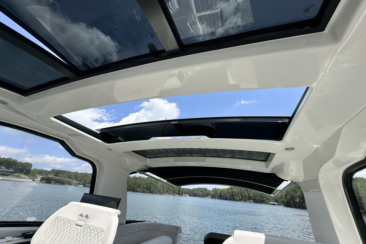 Slide: The Image of Sea Ray Sundancer 370 2025 - 33