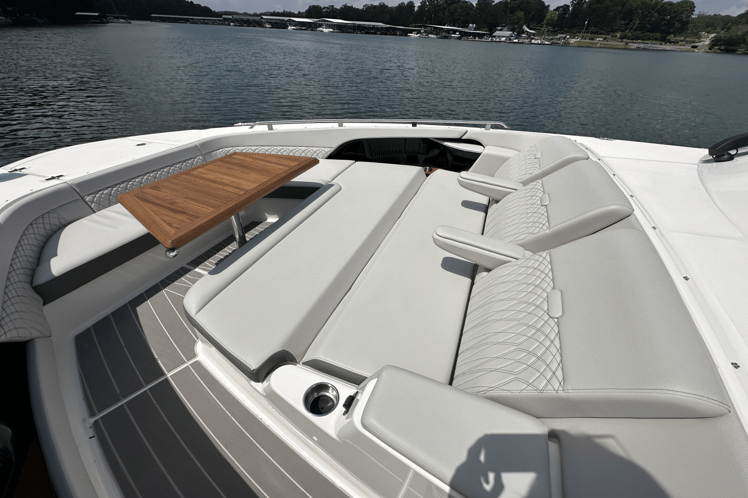 Slide: The Image of Sea Ray Sundancer 370 2025 - 34