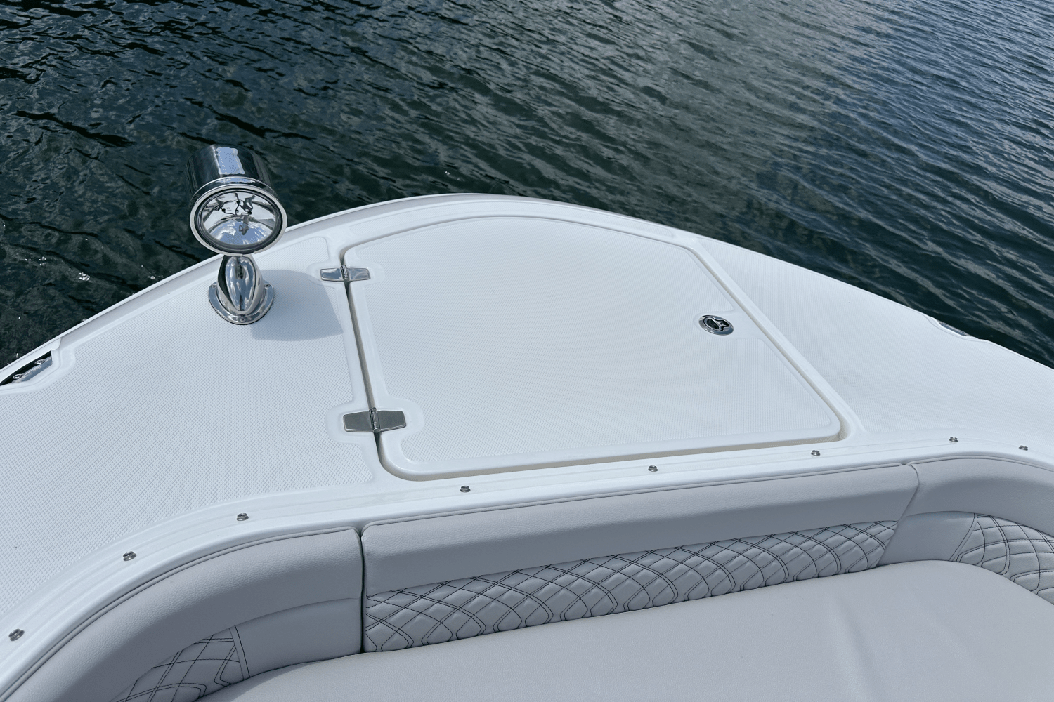 Slide: The Image of Sea Ray Sundancer 370 2025 - 36