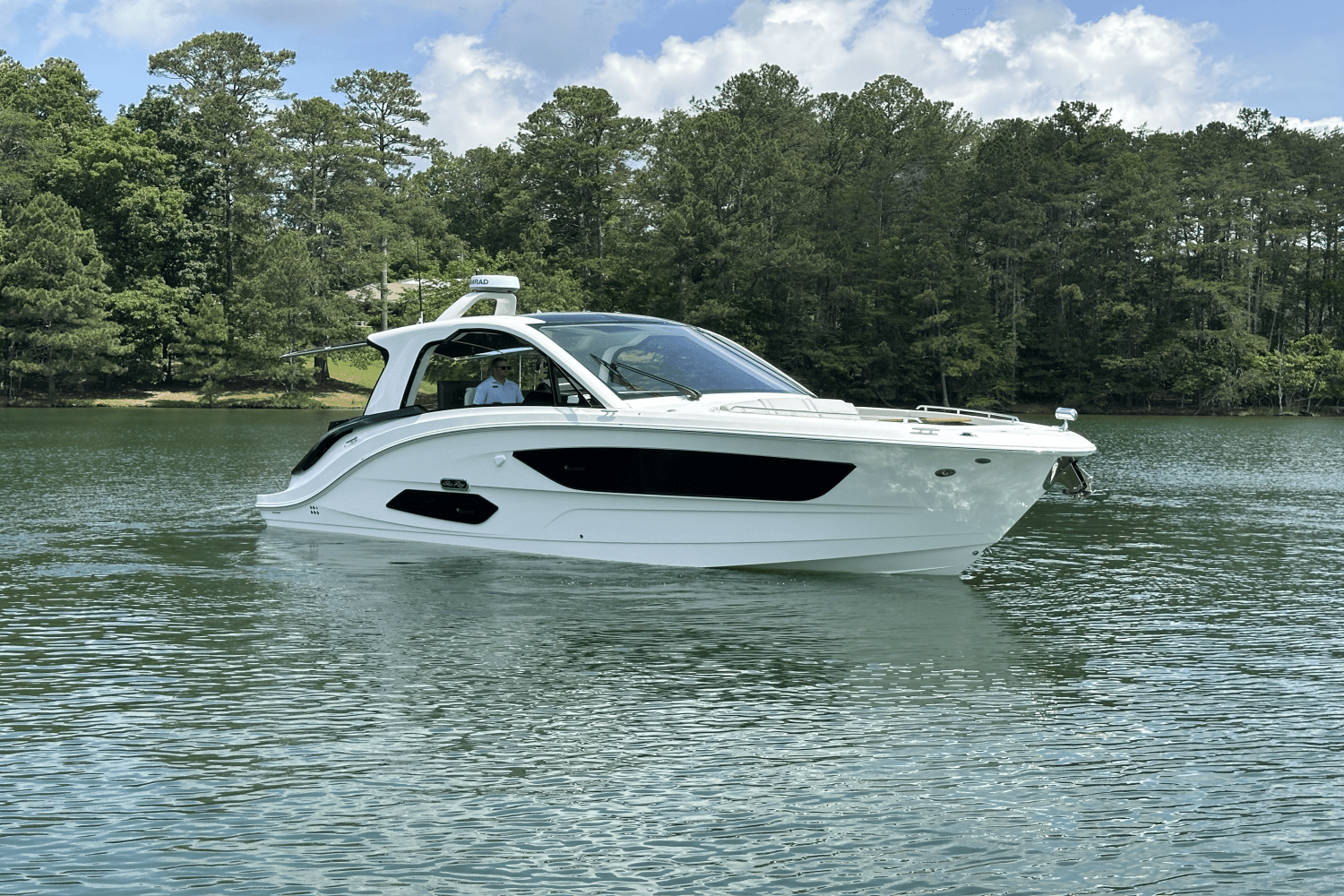 Slide: The Image of Sea Ray Sundancer 370 2025 - 4