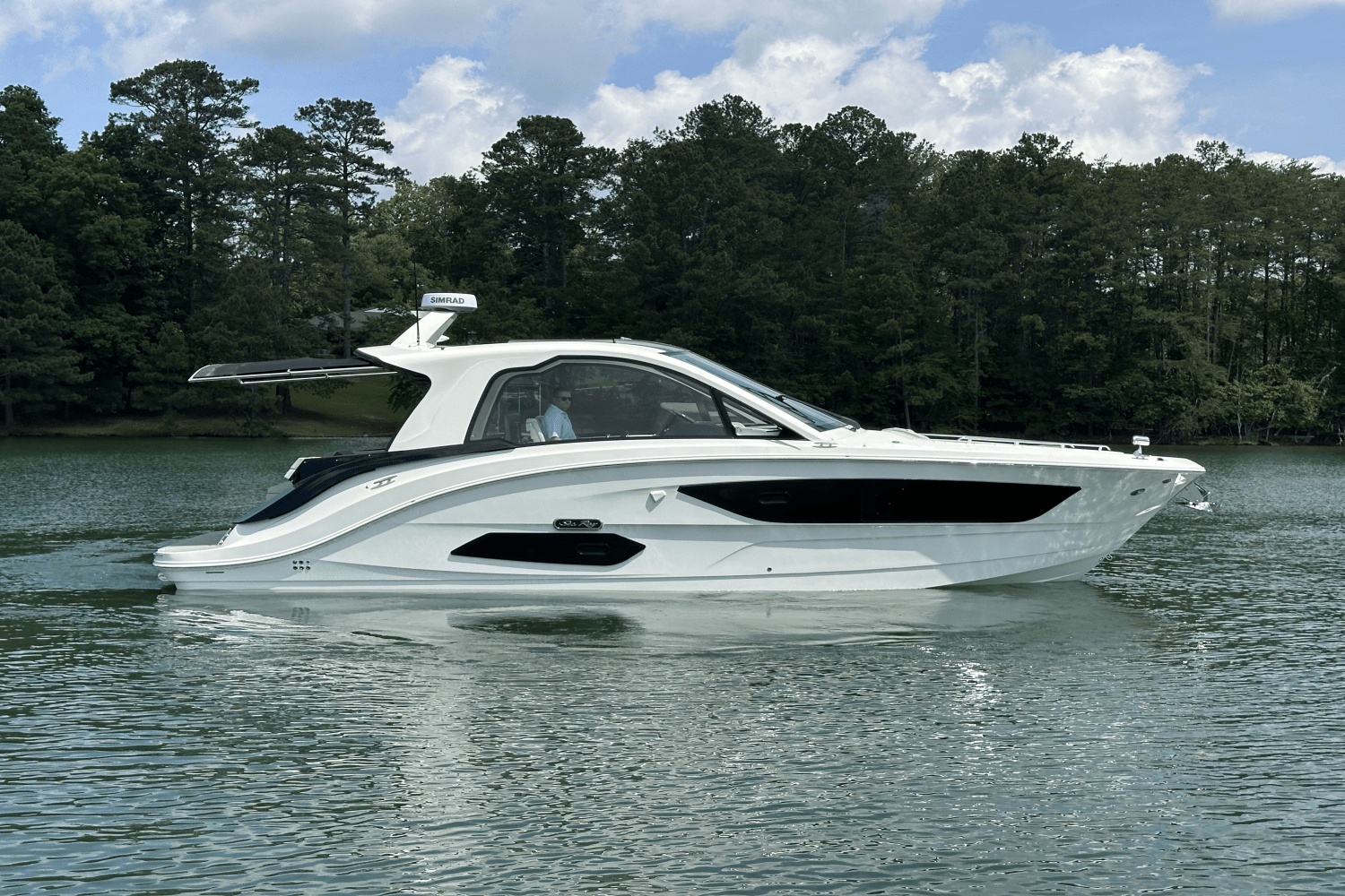 Slide: The Image of Sea Ray Sundancer 370 2025 - 5
