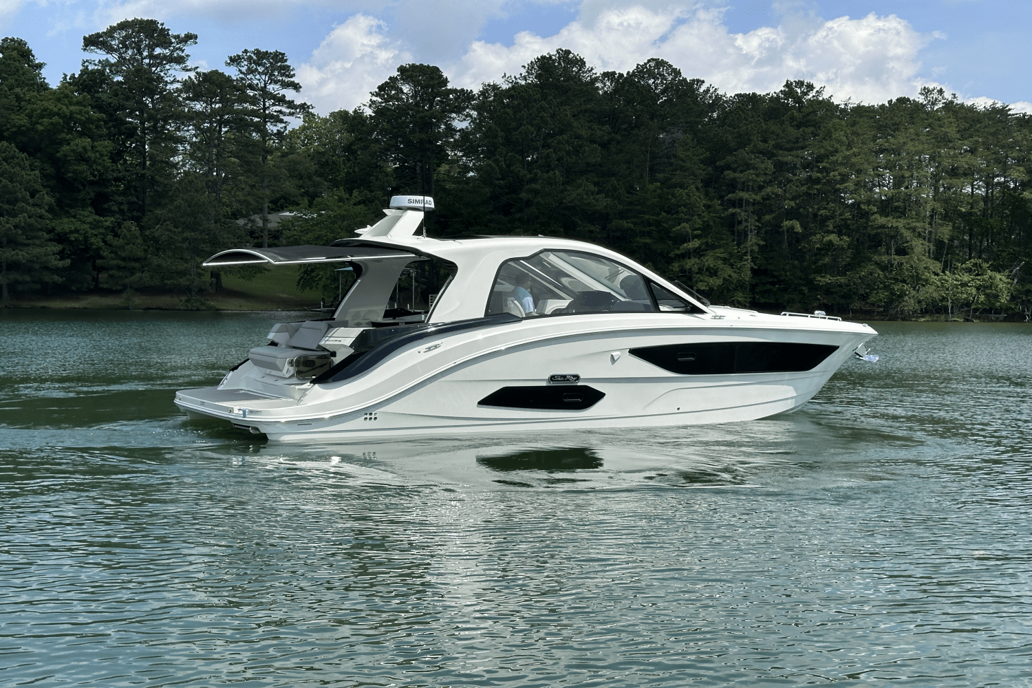 Slide: The Image of Sea Ray Sundancer 370 2025 - 6