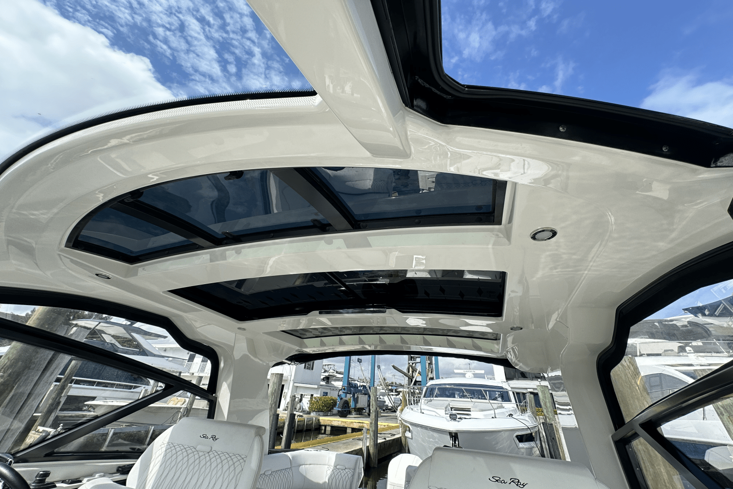 Slide: The Image of Sea Ray Sundancer 370 OB 2022 - 11