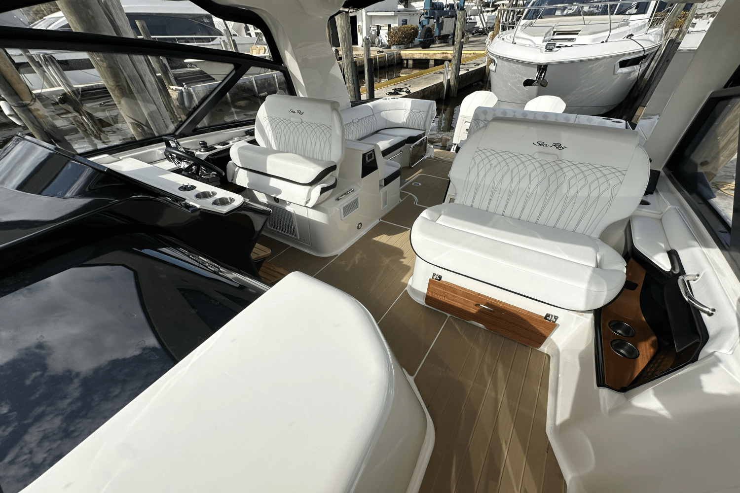 Slide: The Image of Sea Ray Sundancer 370 OB 2022 - 14