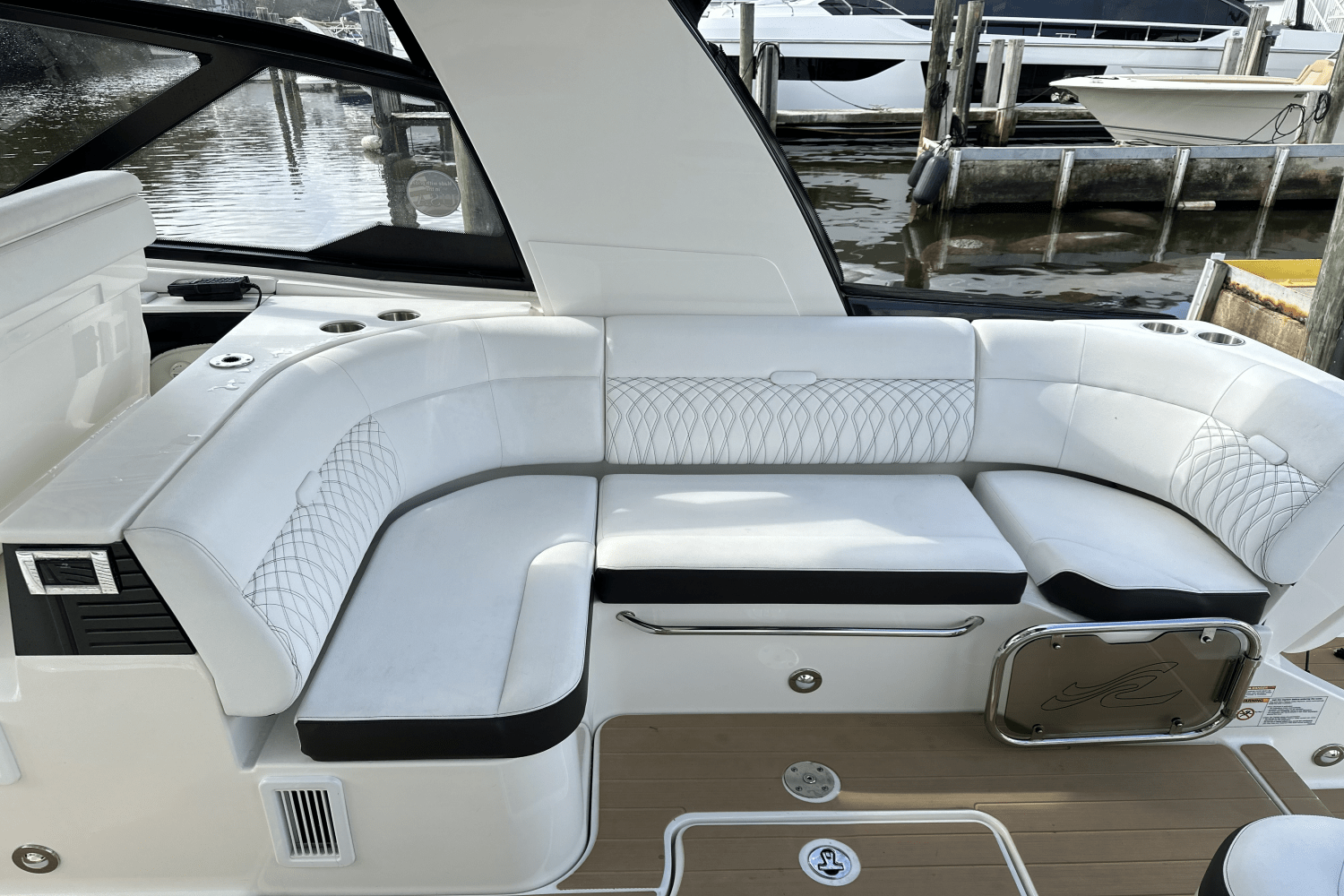 Slide: The Image of Sea Ray Sundancer 370 OB 2022 - 15