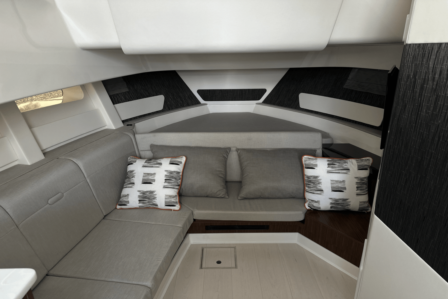 Slide: The Image of Sea Ray Sundancer 370 OB 2022 - 19