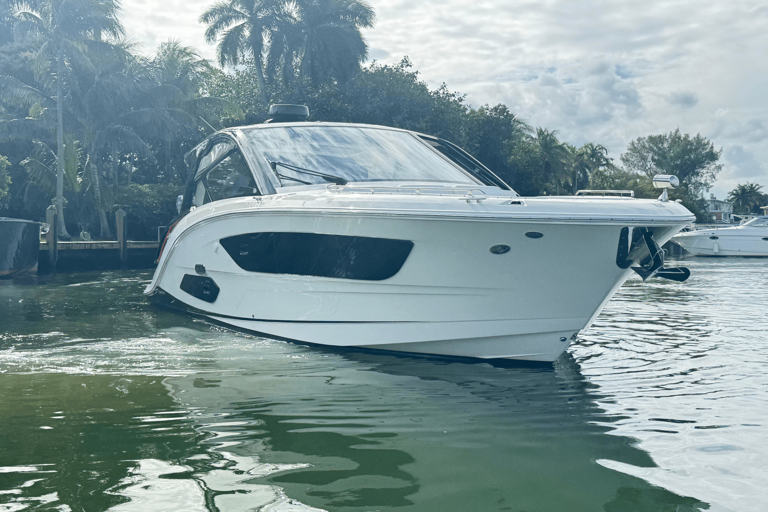 Slide: The Image of Sea Ray Sundancer 370 OB 2022 - 4