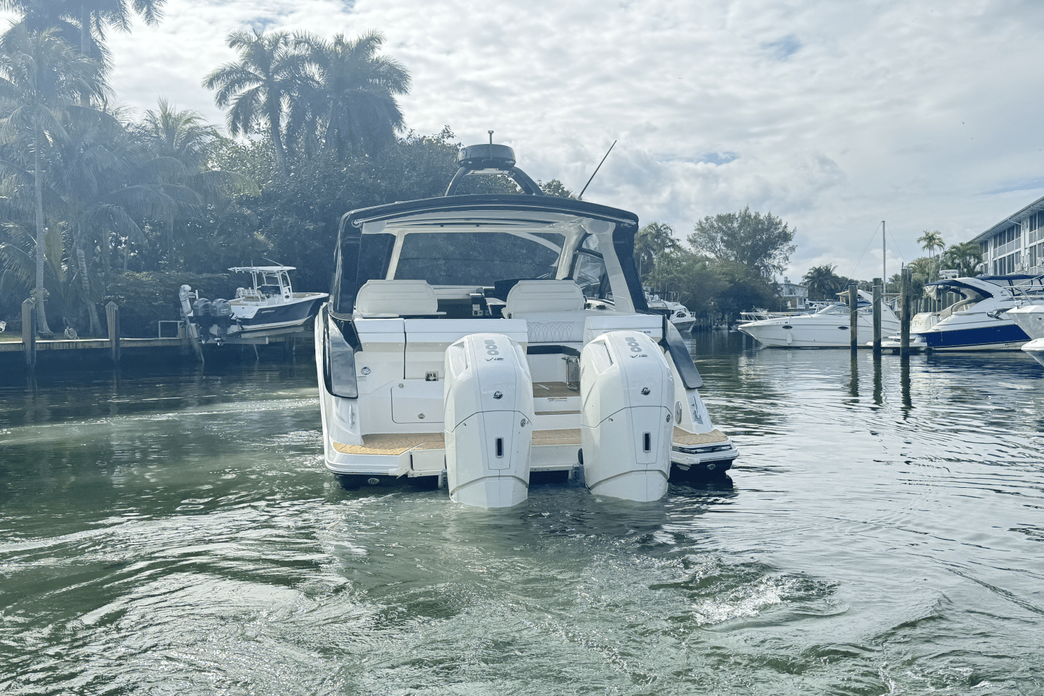 Slide: The Image of Sea Ray Sundancer 370 OB 2022 - 7