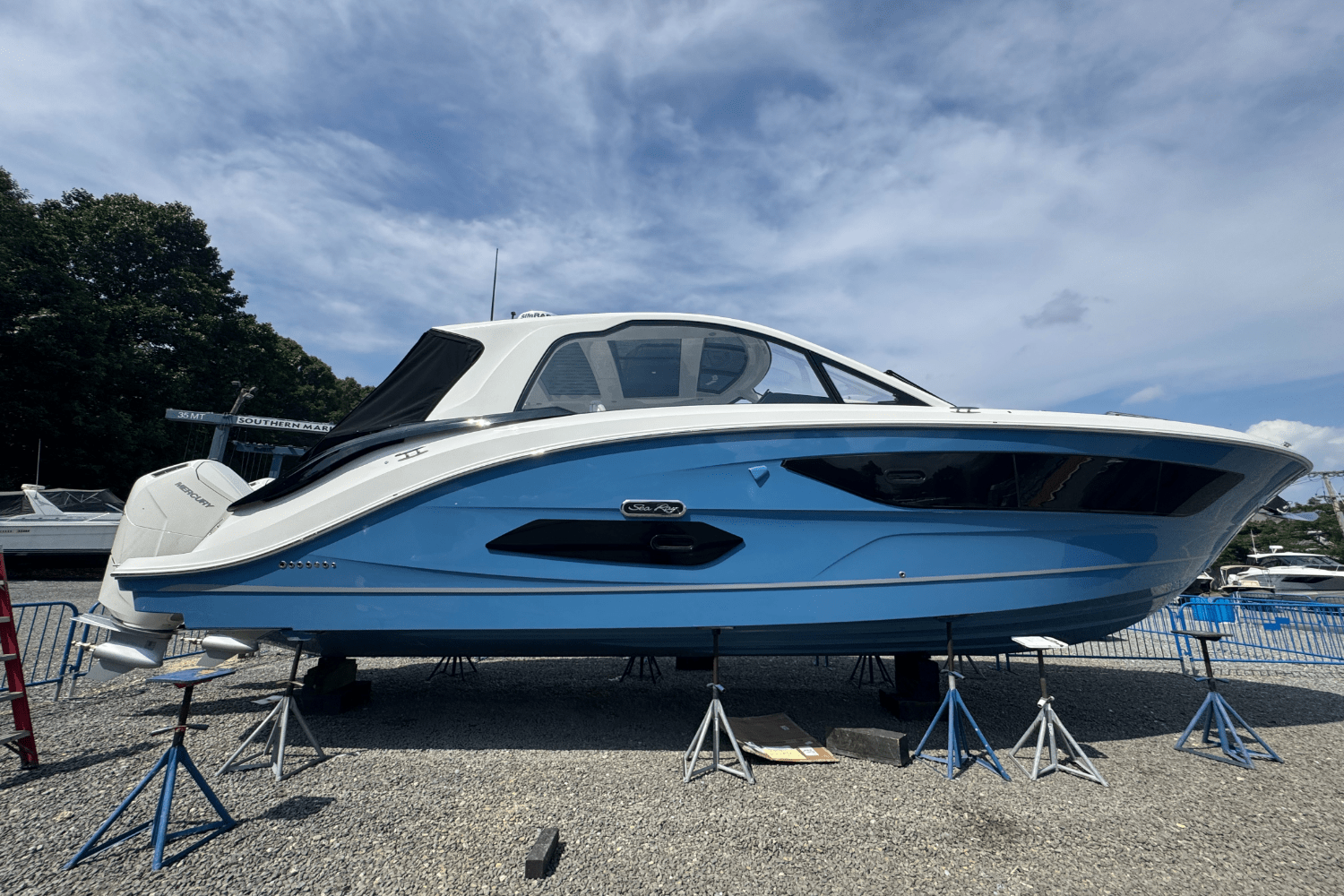 Slide: The Image of Sea Ray Sundancer 370 Outboard 2025 - 1