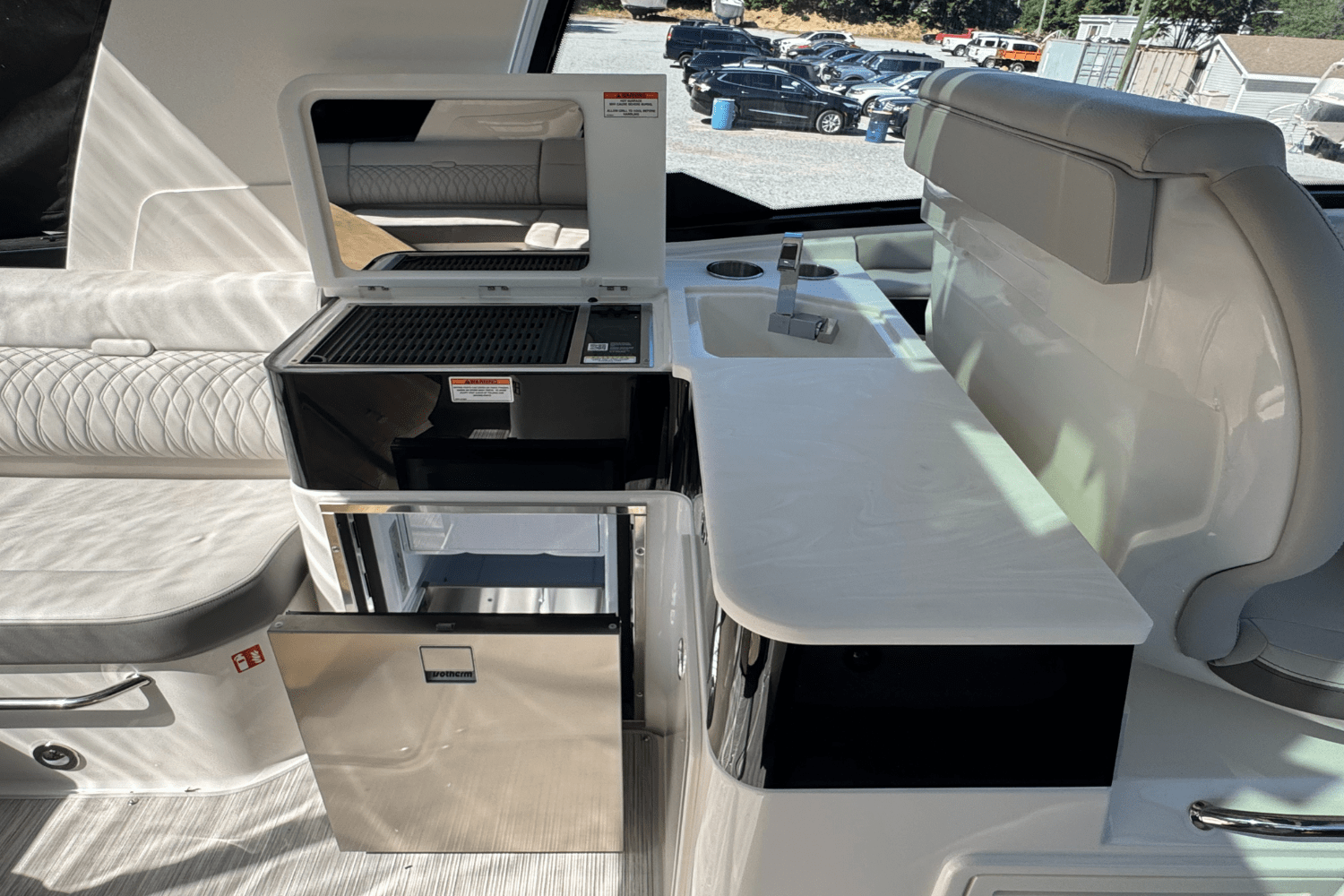 Slide: The Image of Sea Ray Sundancer 370 Outboard 2025 - 10