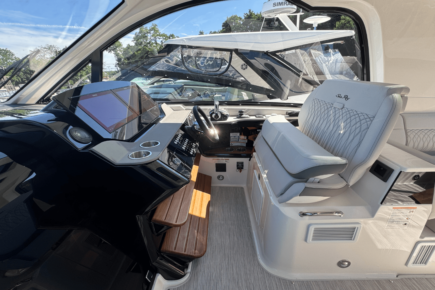 Slide: The Image of Sea Ray Sundancer 370 Outboard 2025 - 13