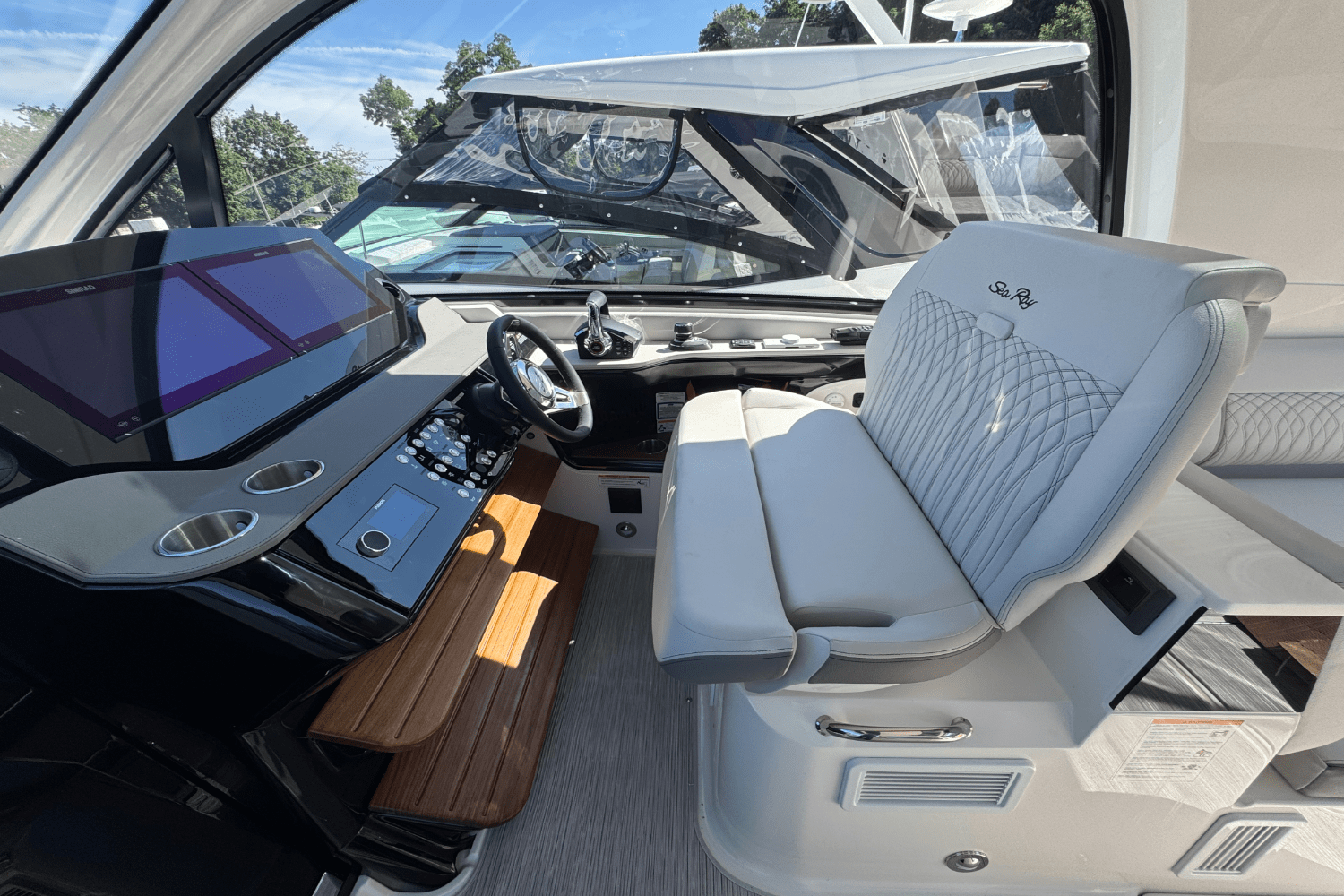 Slide: The Image of Sea Ray Sundancer 370 Outboard 2025 - 14