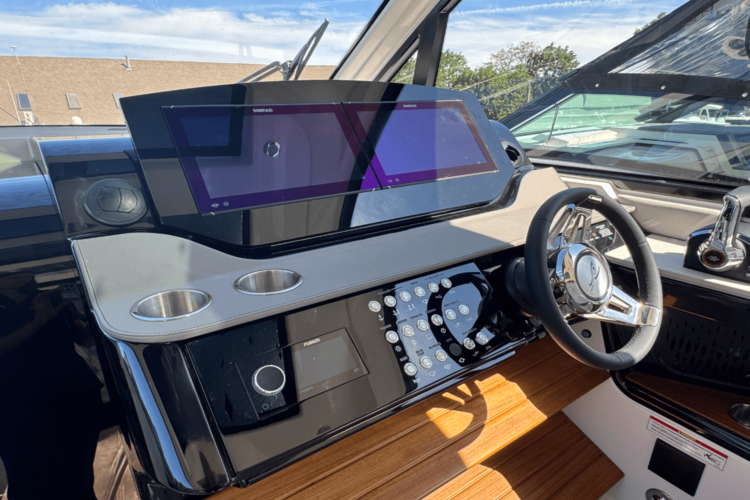 Slide: The Image of Sea Ray Sundancer 370 Outboard 2025 - 17