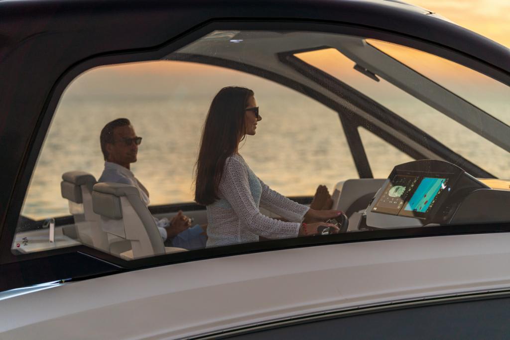 Slide: The Image of Sea Ray Sundancer 370 Outboard 2025 - 18