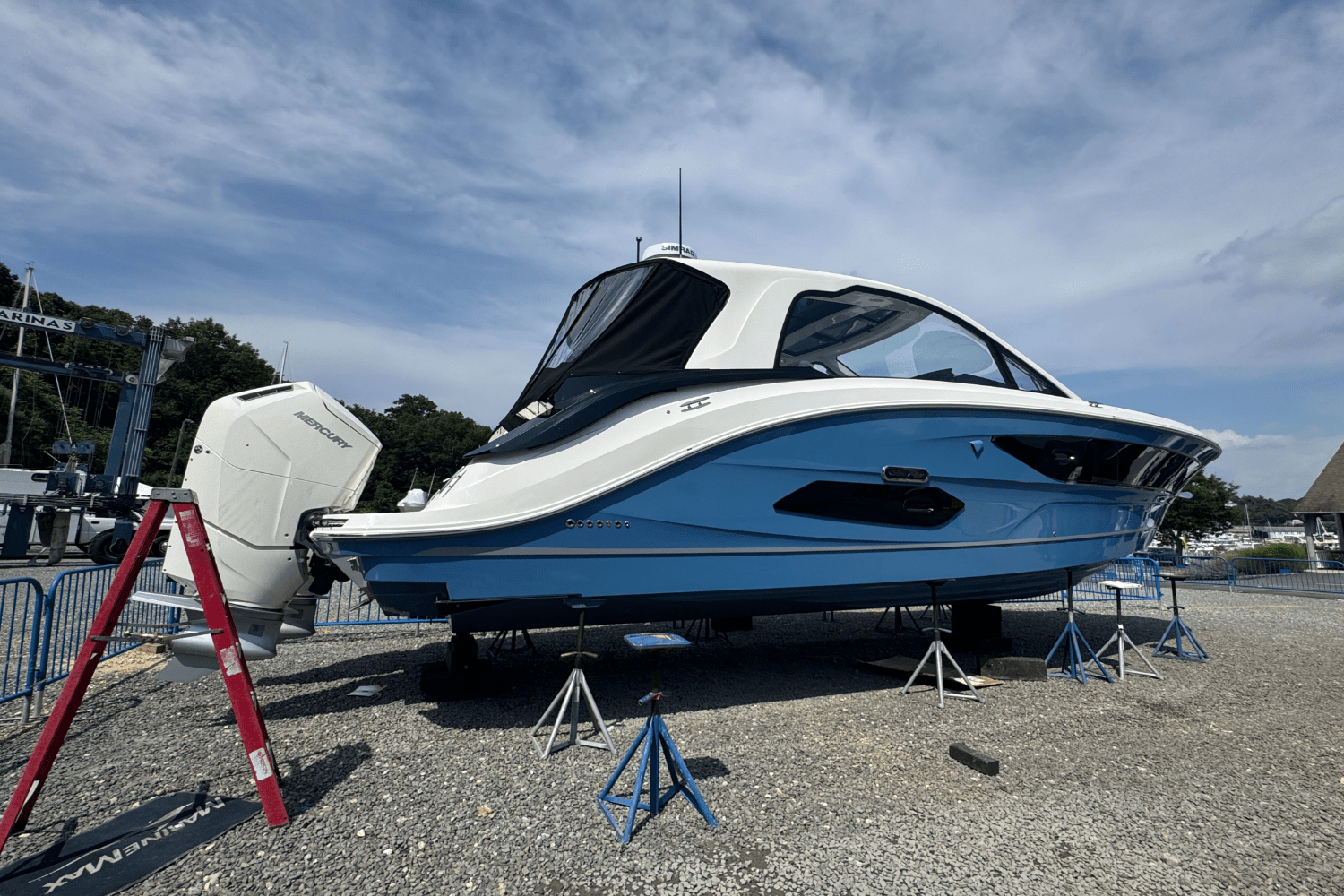Slide: The Image of Sea Ray Sundancer 370 Outboard 2025 - 2