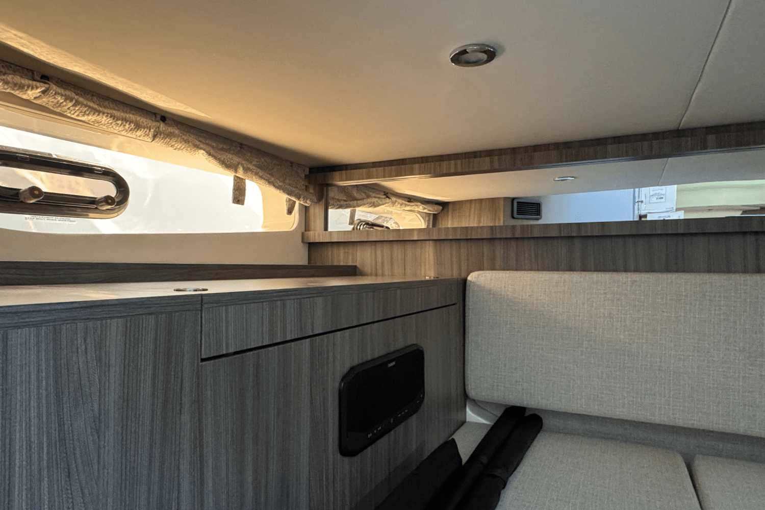 Slide: The Image of Sea Ray Sundancer 370 Outboard 2025 - 26