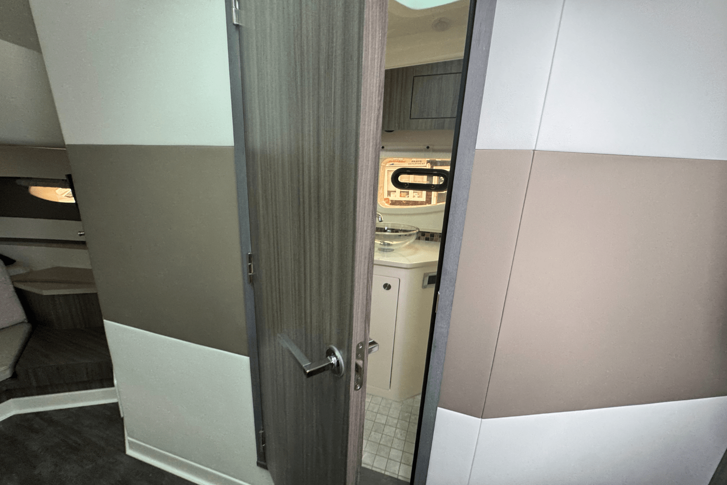 Slide: The Image of Sea Ray Sundancer 370 Outboard 2025 - 30