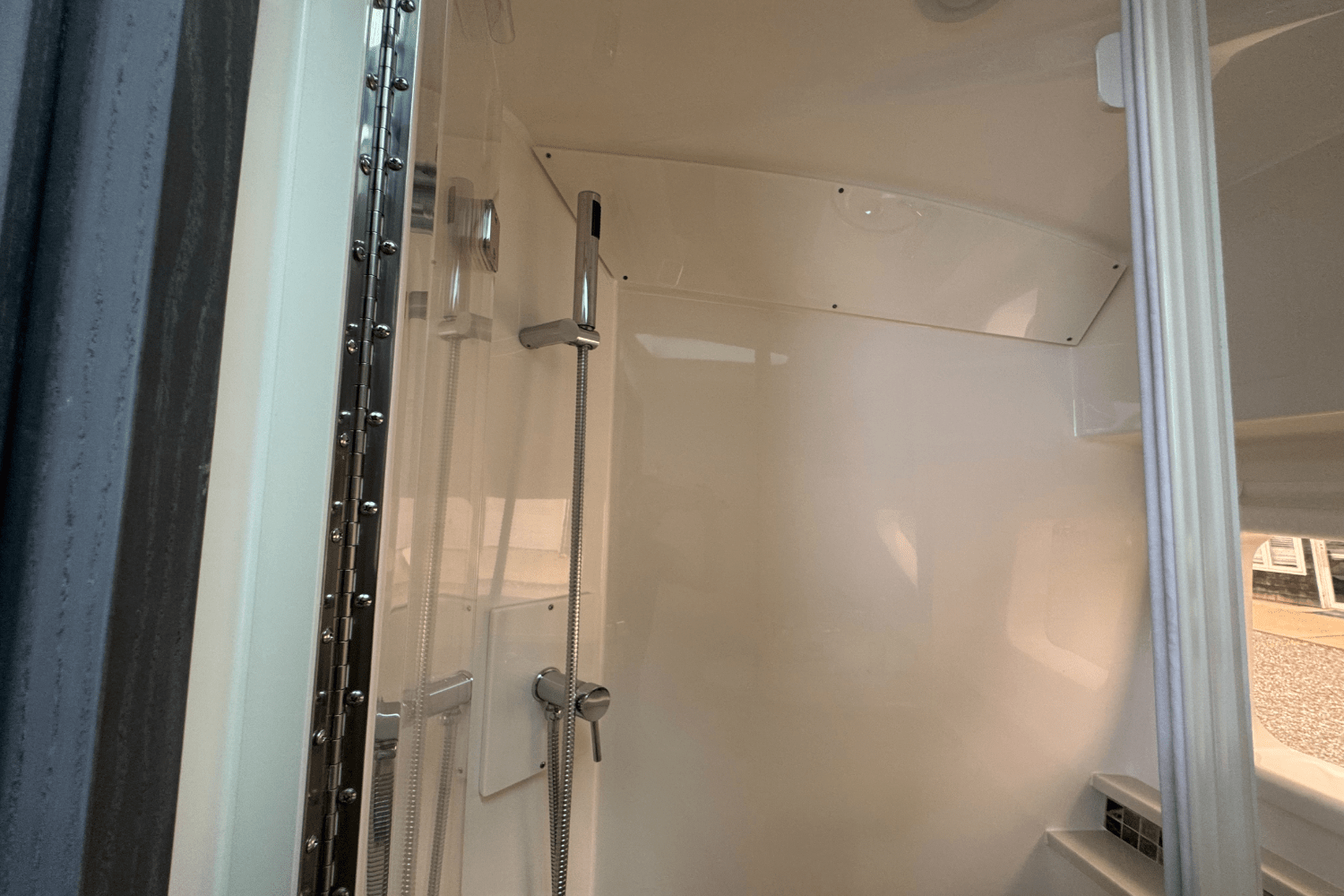 Slide: The Image of Sea Ray Sundancer 370 Outboard 2025 - 31