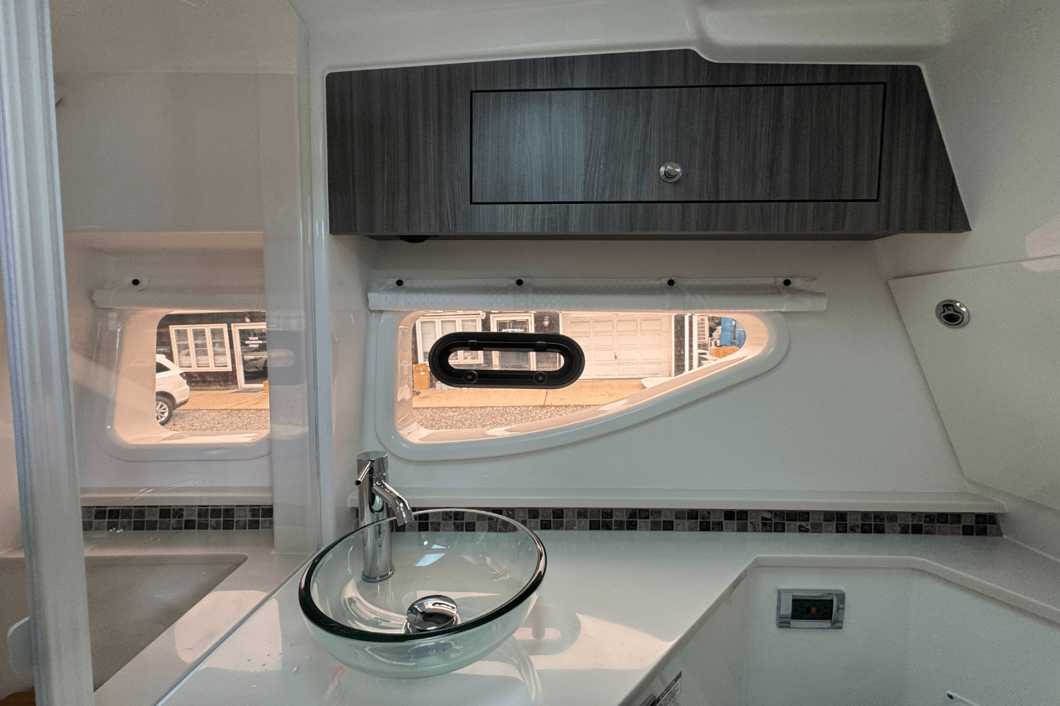 Slide: The Image of Sea Ray Sundancer 370 Outboard 2025 - 32