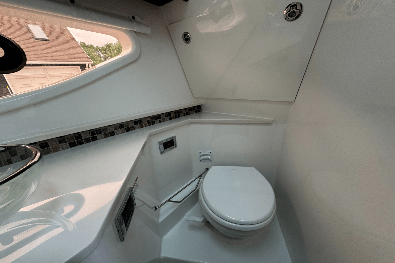 Slide: The Image of Sea Ray Sundancer 370 Outboard 2025 - 33