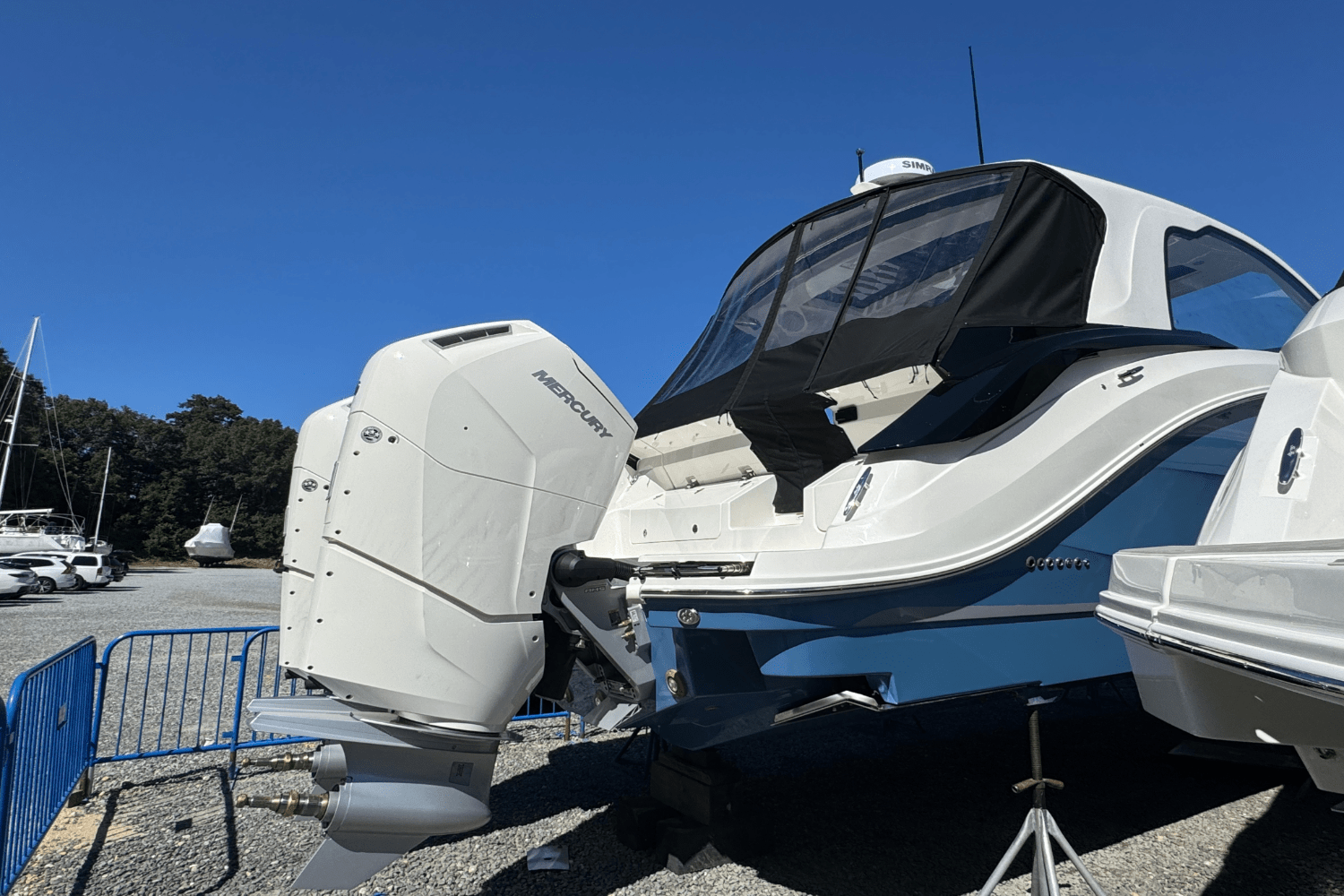 Slide: The Image of Sea Ray Sundancer 370 Outboard 2025 - 4