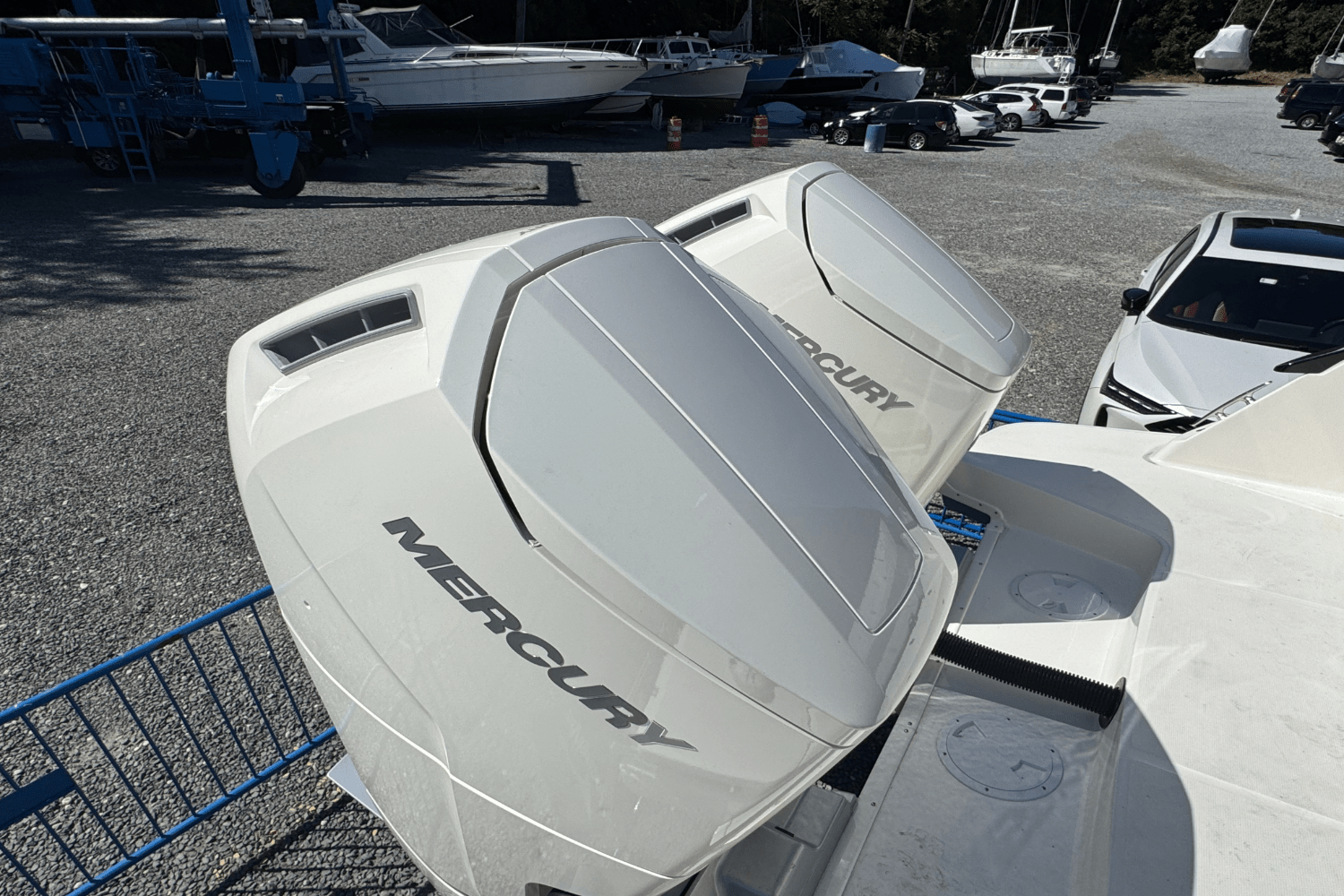Slide: The Image of Sea Ray Sundancer 370 Outboard 2025 - 5