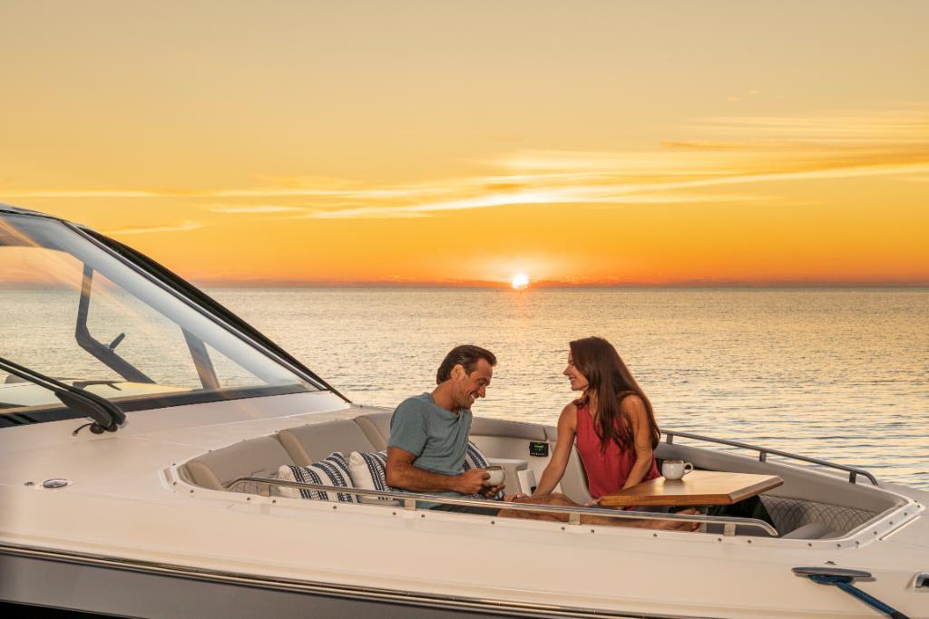 Slide: The Image of Sea Ray Sundancer 370 Outboard 2025 - 8