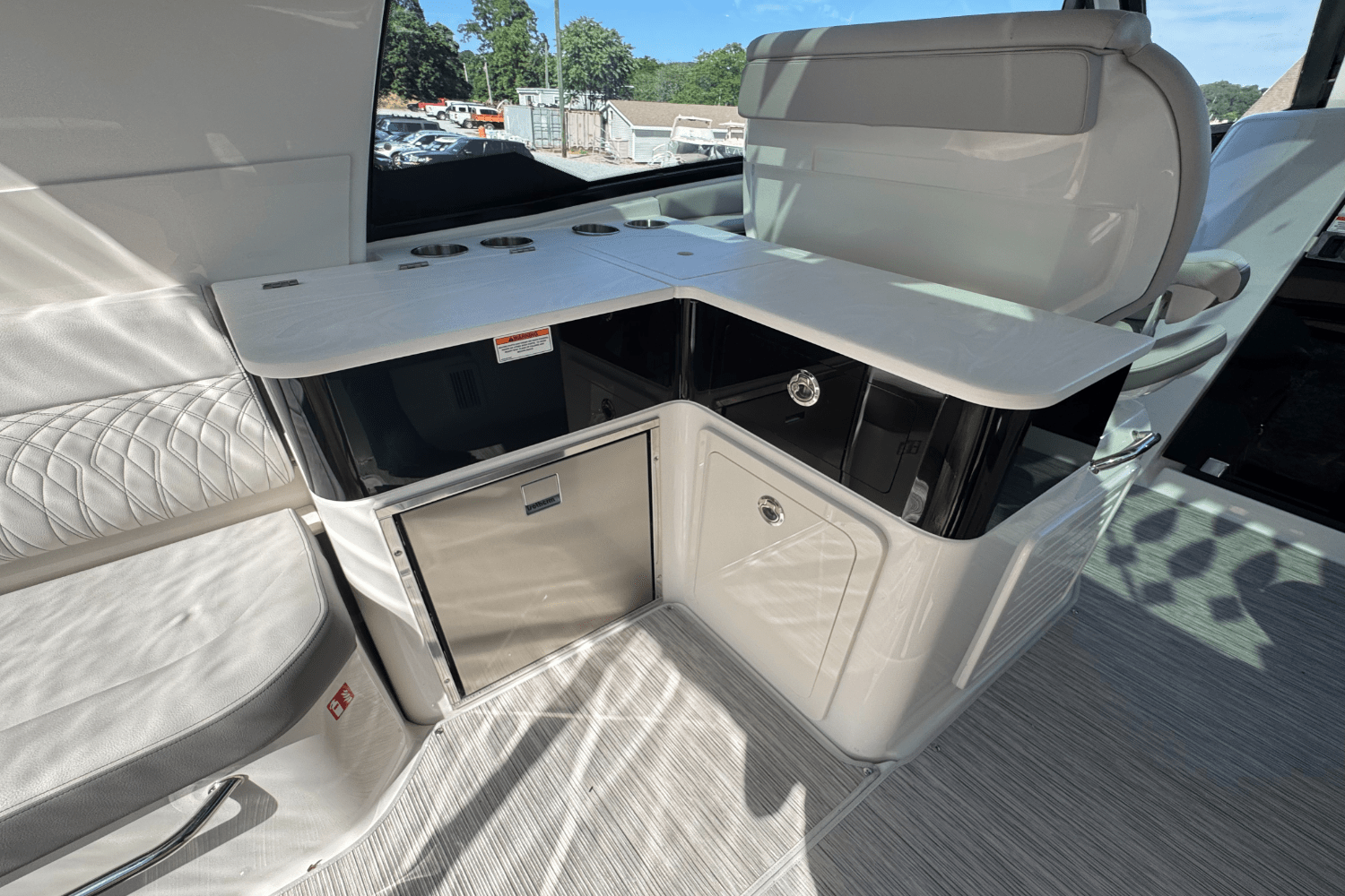 Slide: The Image of Sea Ray Sundancer 370 Outboard 2025 - 9