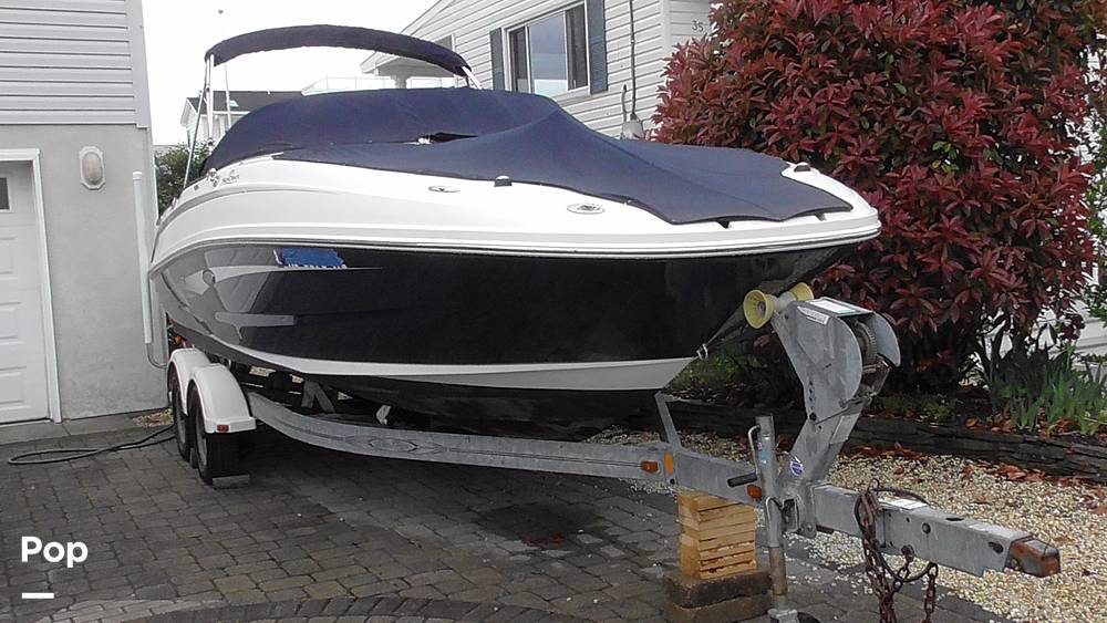 Slide: The Image of Sea Ray Sundeck 240 2011 - 15453208
