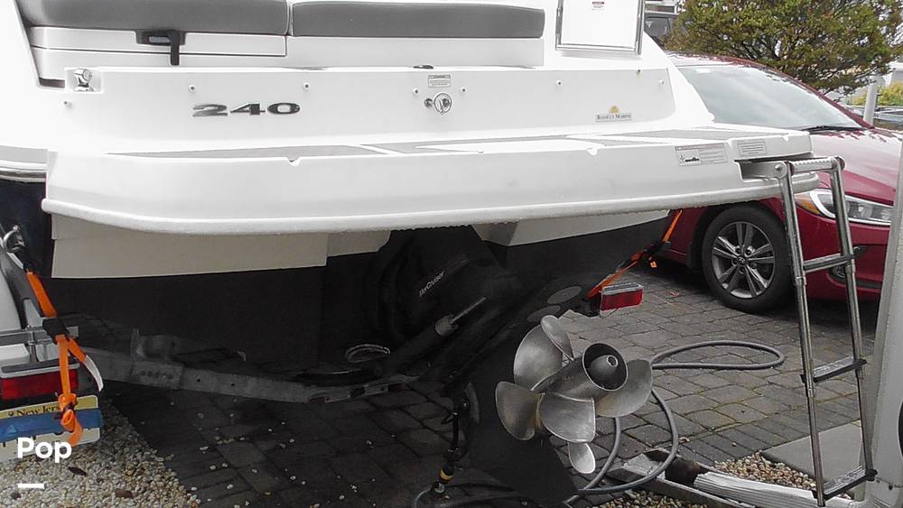 Slide: The Image of Sea Ray Sundeck 240 2011 - 15453218