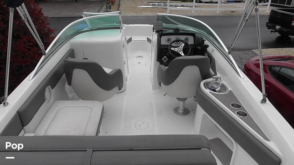 Slide: The Image of Sea Ray Sundeck 240 2011 - 15453220