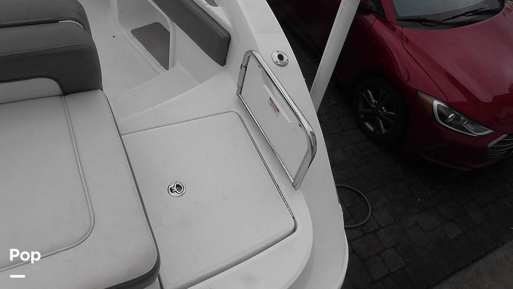 Slide: The Image of Sea Ray Sundeck 240 2011 - 15453222