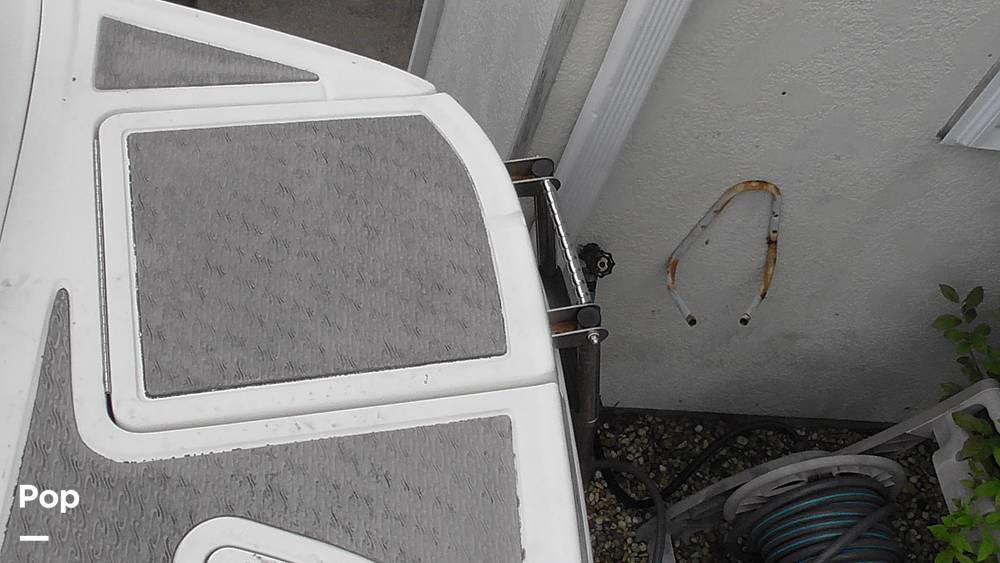 Slide: The Image of Sea Ray Sundeck 240 2011 - 15453225