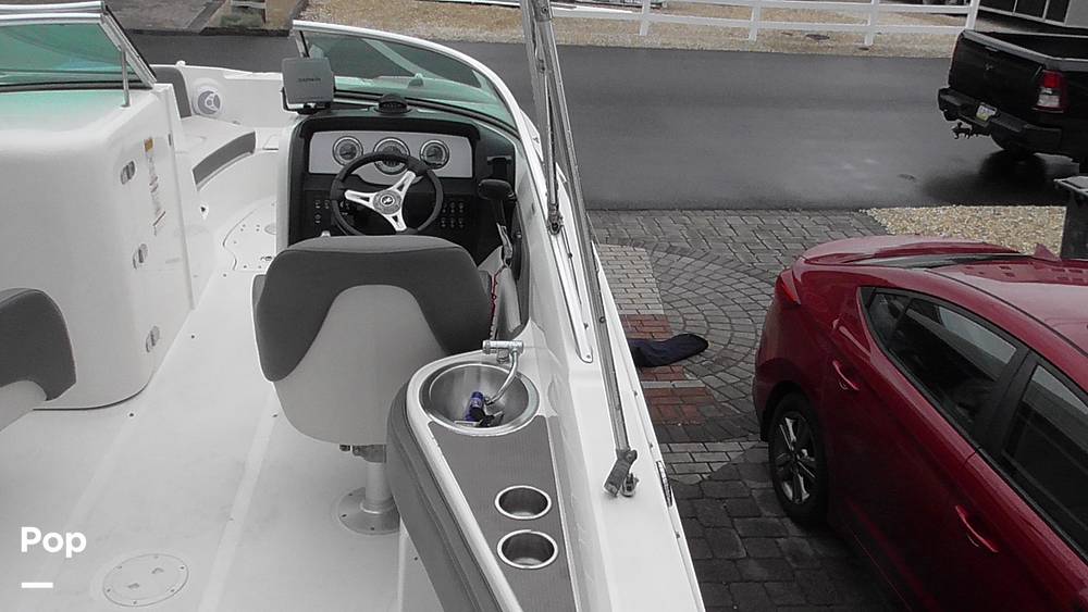 Slide: The Image of Sea Ray Sundeck 240 2011 - 15453226