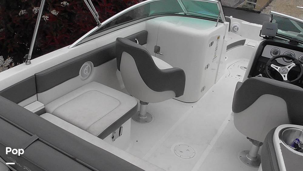 Slide: The Image of Sea Ray Sundeck 240 2011 - 15453227