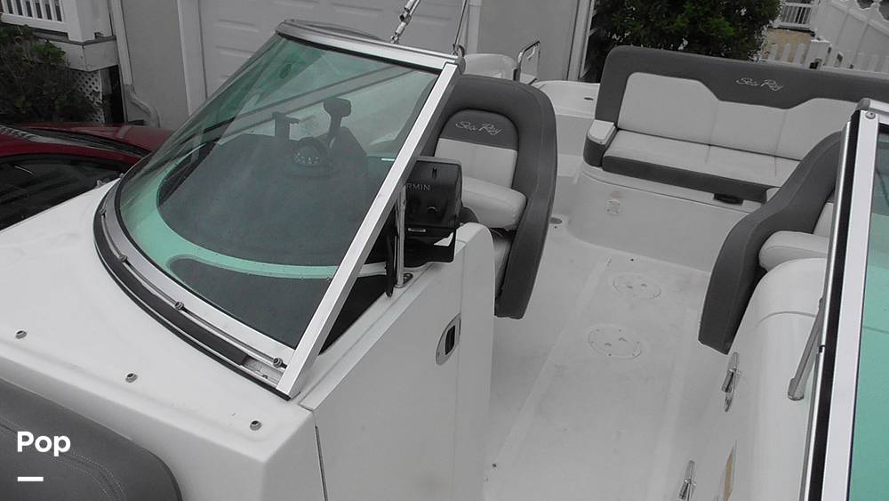 Slide: The Image of Sea Ray Sundeck 240 2011 - 15453234